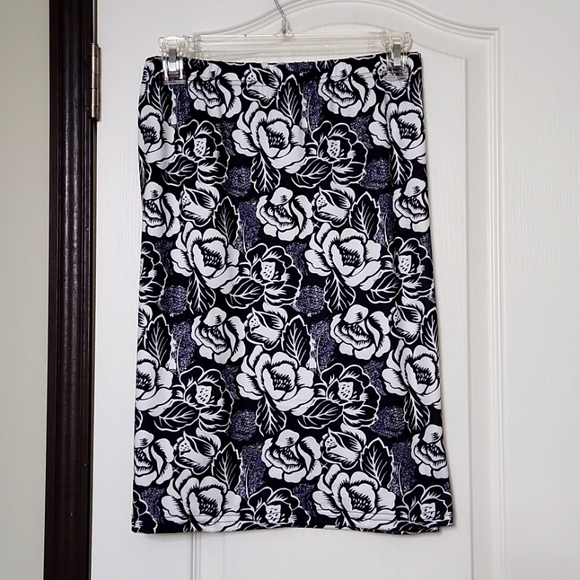 Unbranded Dresses & Skirts - NWOT Paisley Black & White Mid Length Skirt Size 2XL